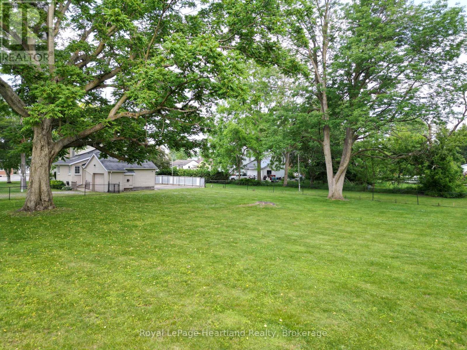 231 William Street, South Huron, Ontario  N0M 1S2 - Photo 11 - X12263587