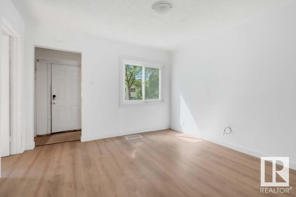 Property at 12209 92 ST NW image 3