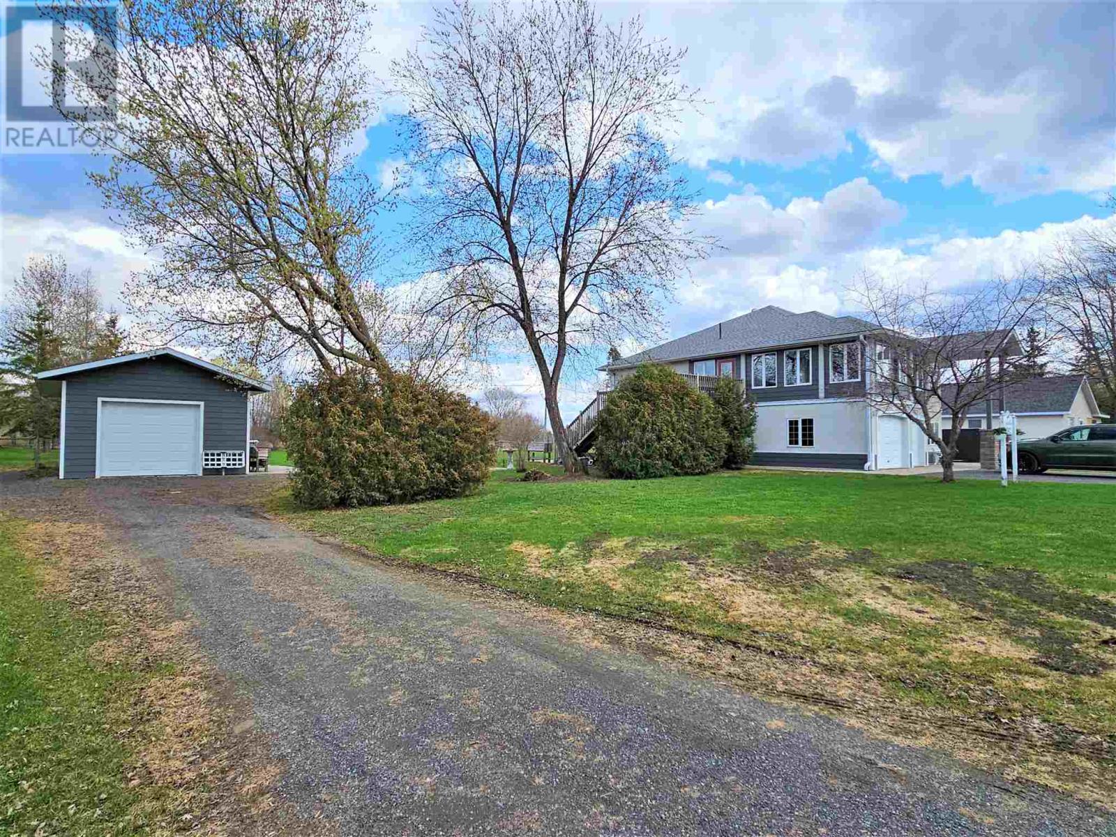 100 Queen St, Barwick, Ontario  P0W 1A0 - Photo 2 - TB252008