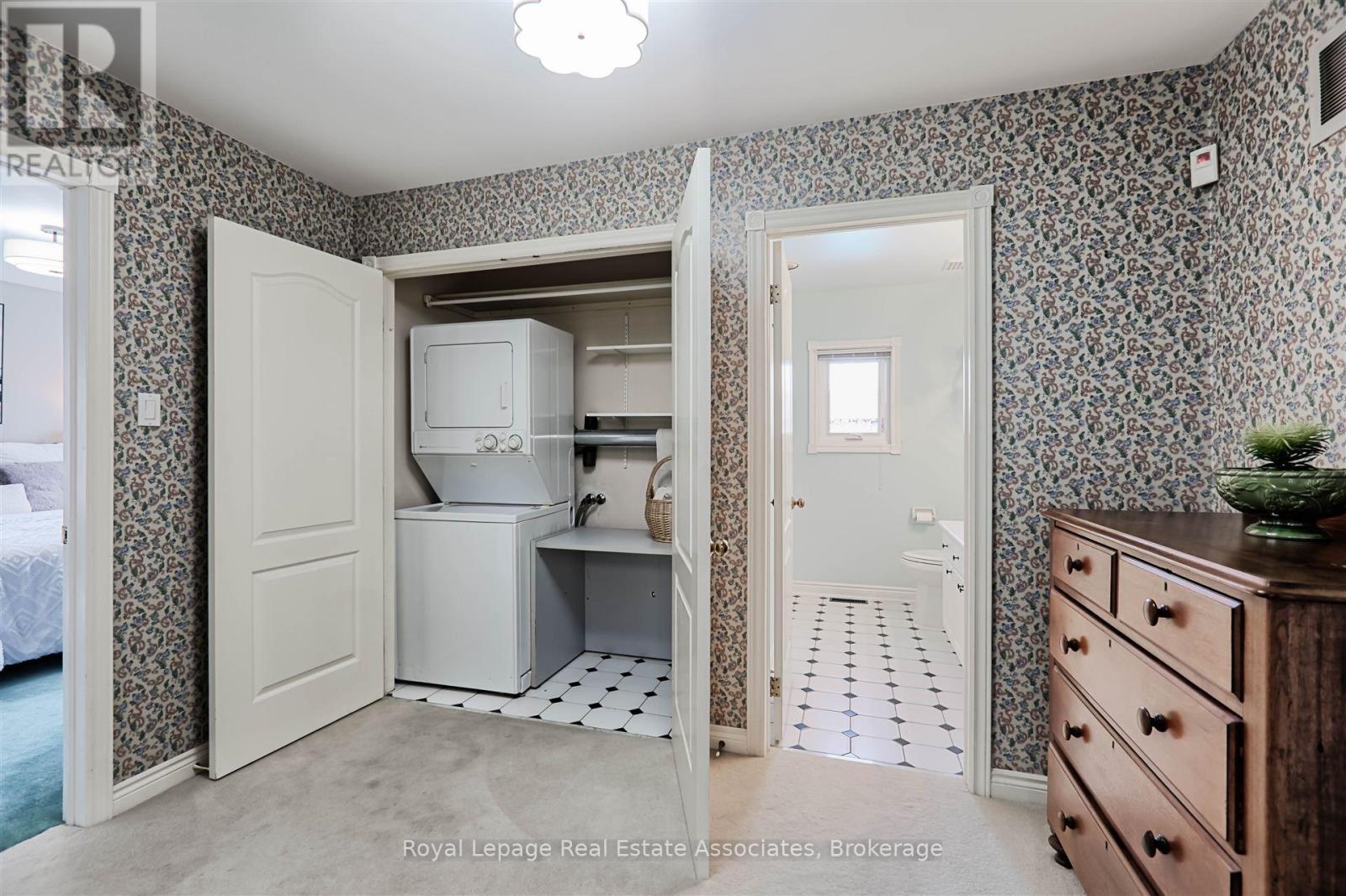 599 Lakeside Avenue, Mississauga, Ontario  L5G 1N7 - Photo 17 - W12263166