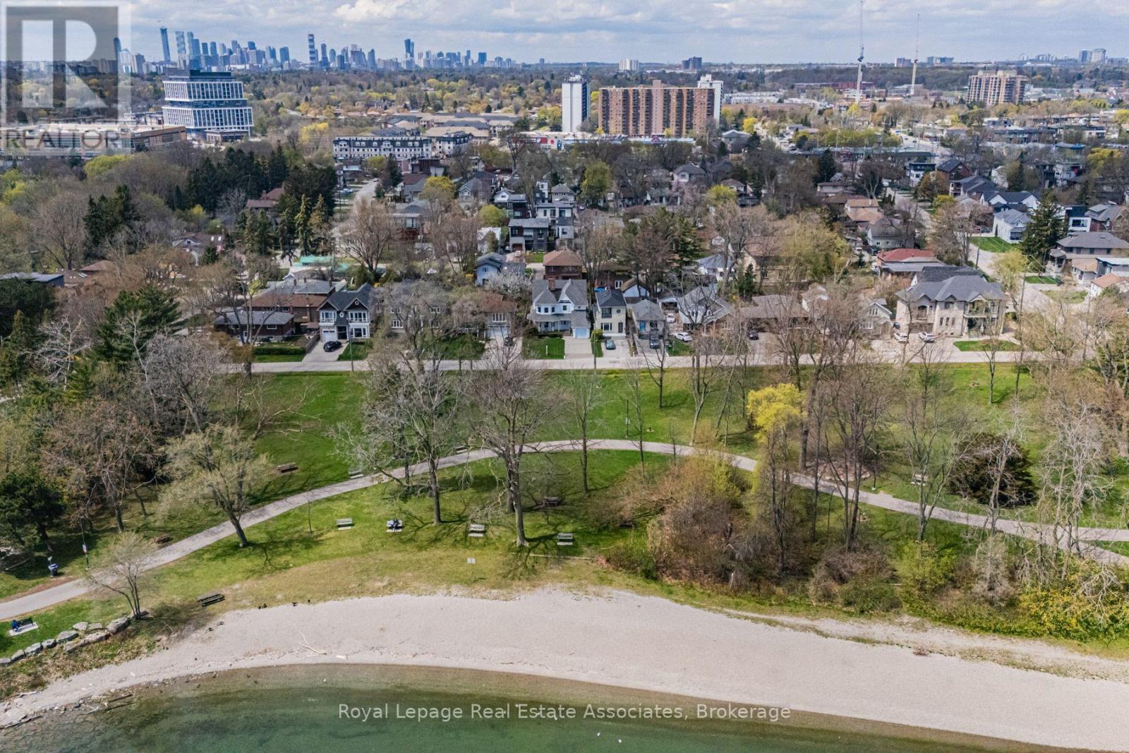 599 Lakeside Avenue, Mississauga, Ontario  L5G 1N7 - Photo 29 - W12263166