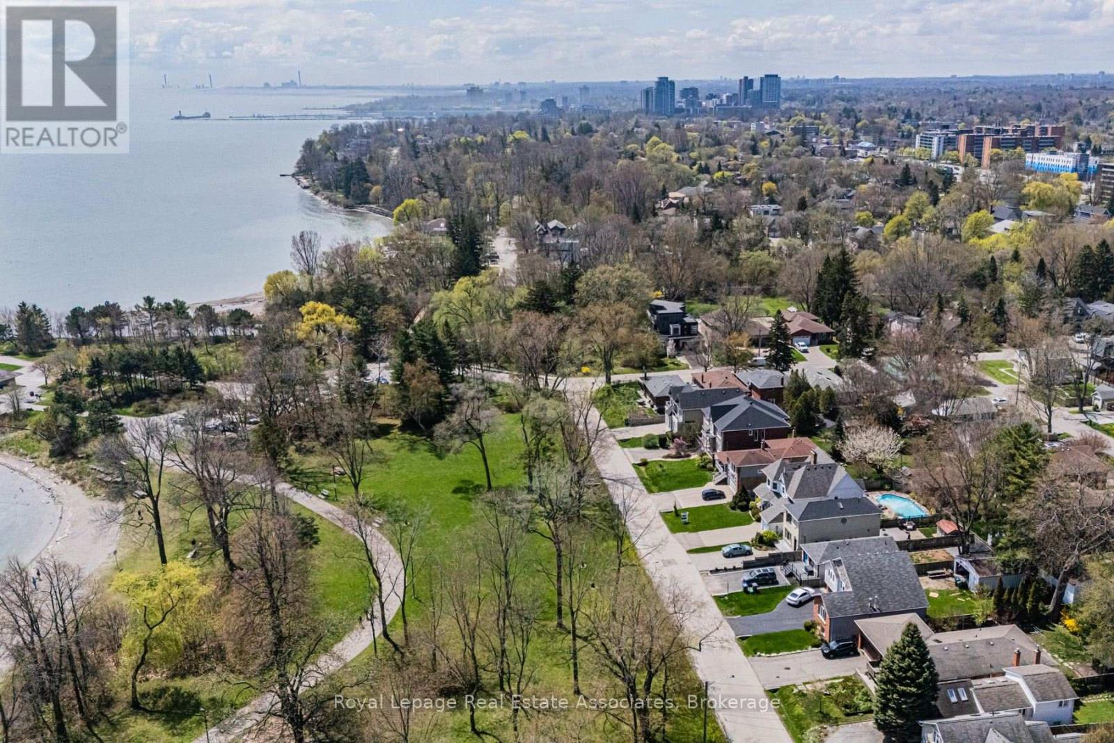 599 Lakeside Avenue, Mississauga, Ontario  L5G 1N7 - Photo 27 - W12263166
