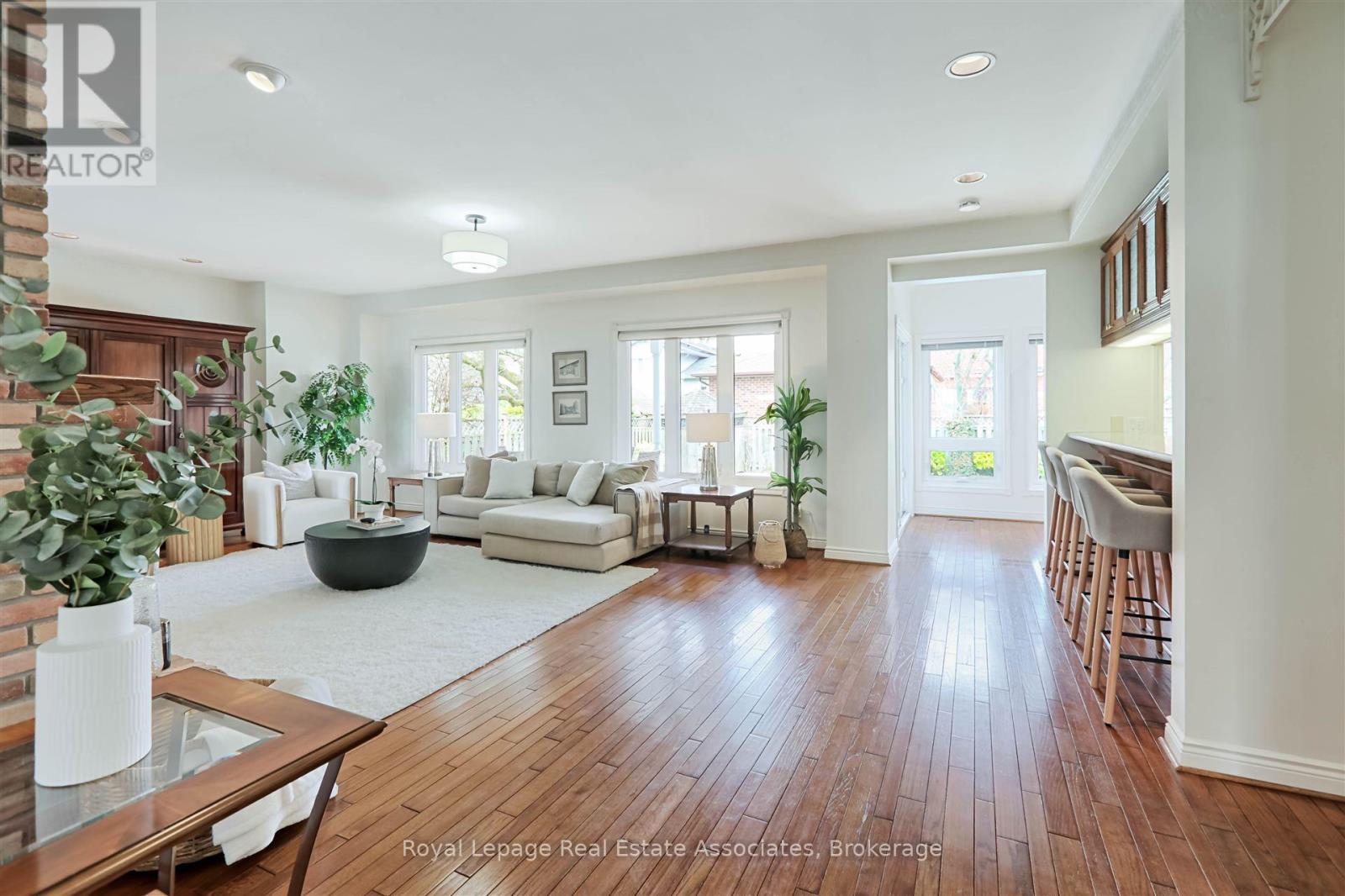 599 Lakeside Avenue, Mississauga, Ontario  L5G 1N7 - Photo 8 - W12263166
