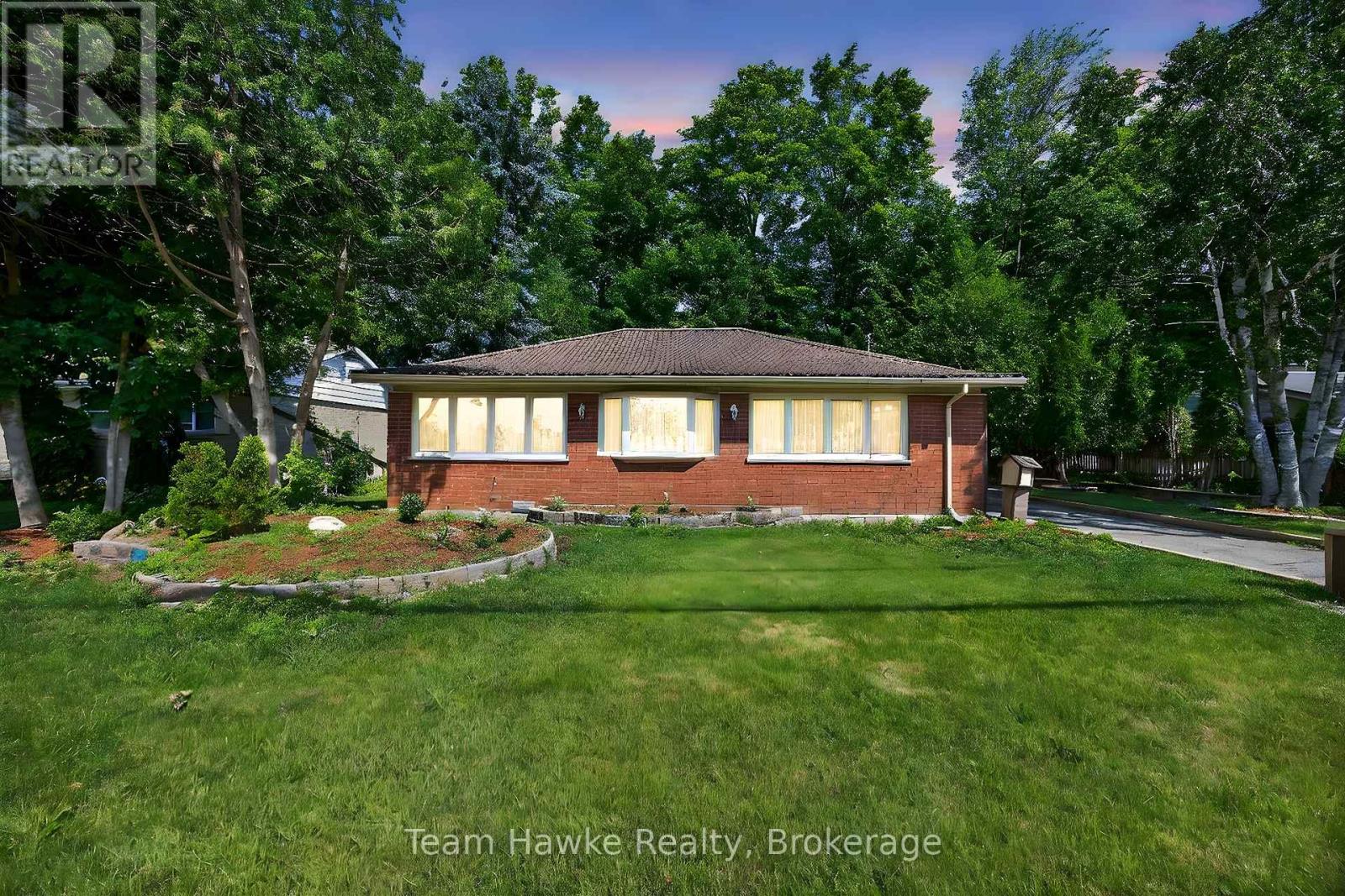 Property at 828 HUGEL AVENUE image 2