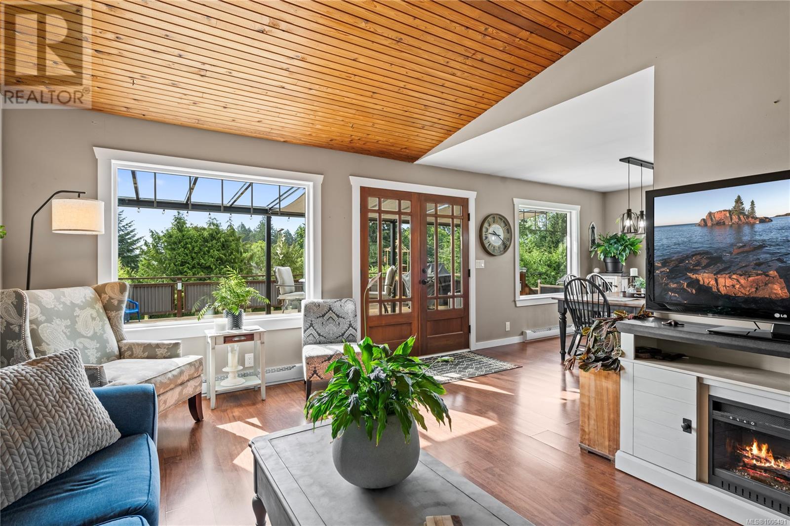 Property at 1669 Gerrand Rd image 2