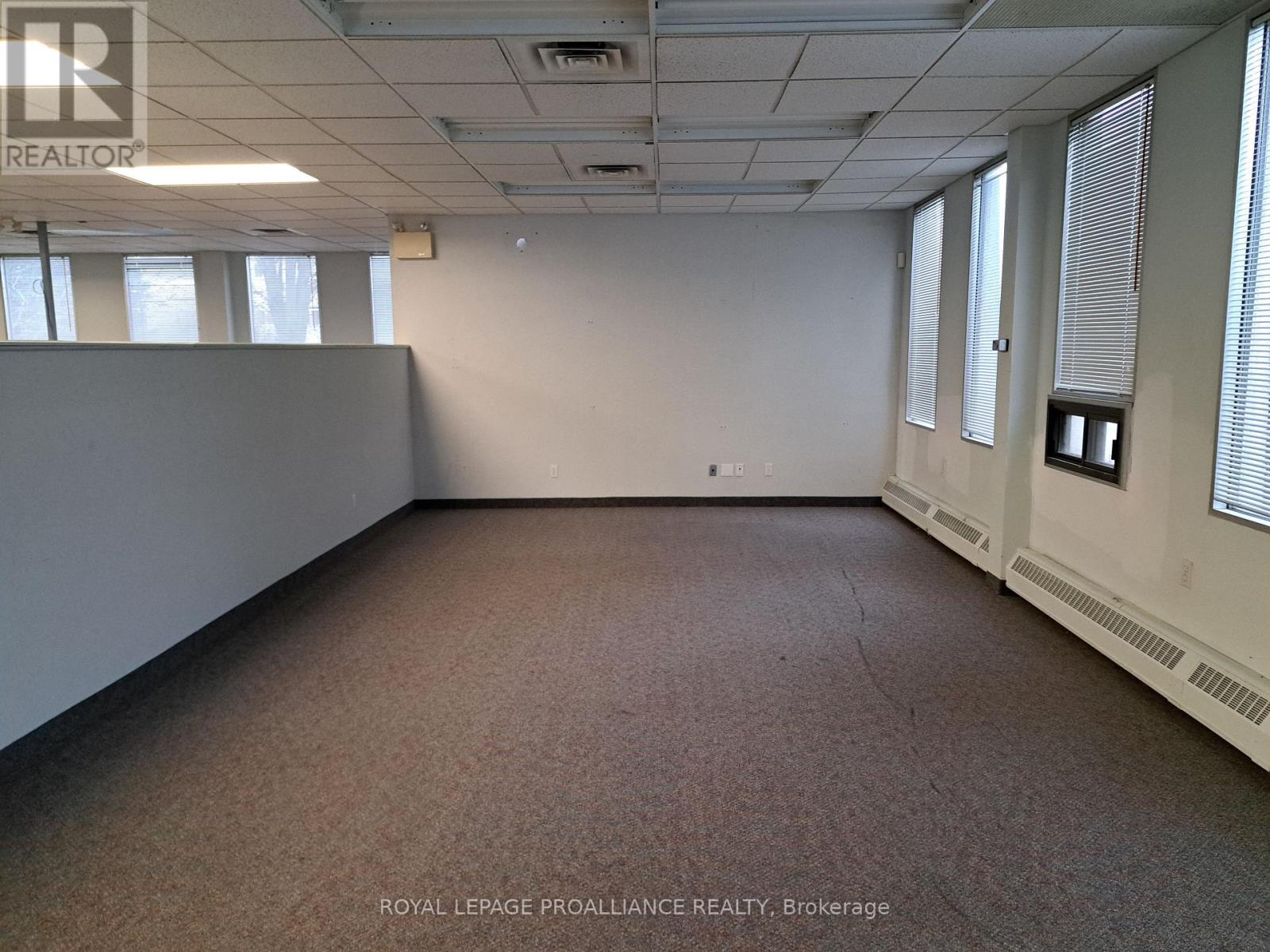 2 - 2479 Parkedale Avenue, Brockville, Ontario  K6V 3H2 - Photo 12 - X12263566