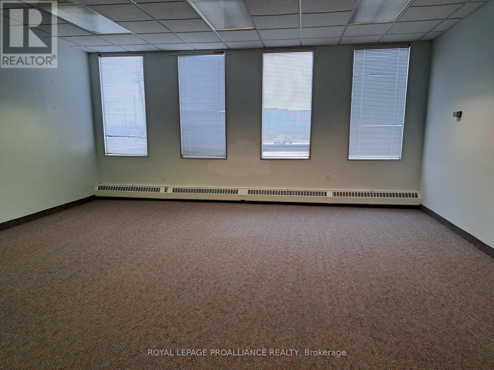 2 - 2479 Parkedale Avenue, Brockville, Ontario  K6V 3H2 - Photo 4 - X12263566