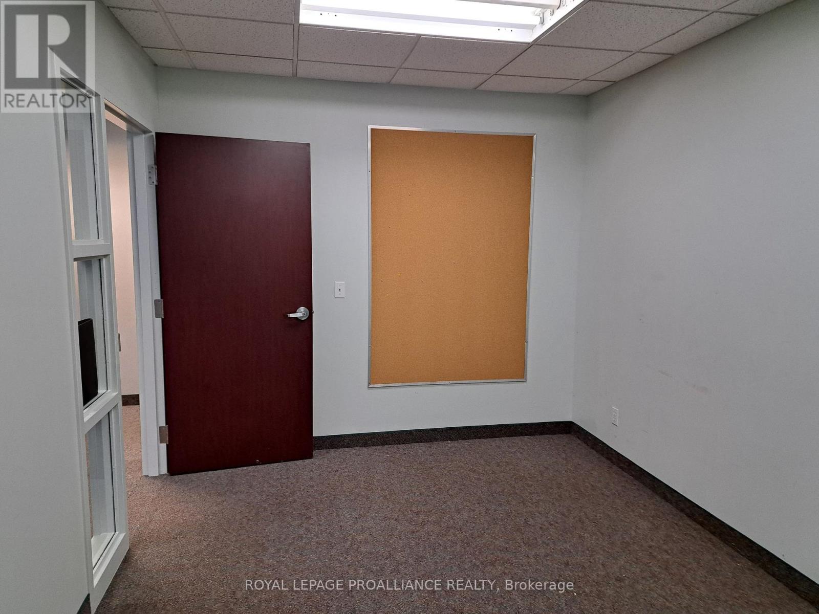 2 - 2479 Parkedale Avenue, Brockville, Ontario  K6V 3H2 - Photo 5 - X12263566