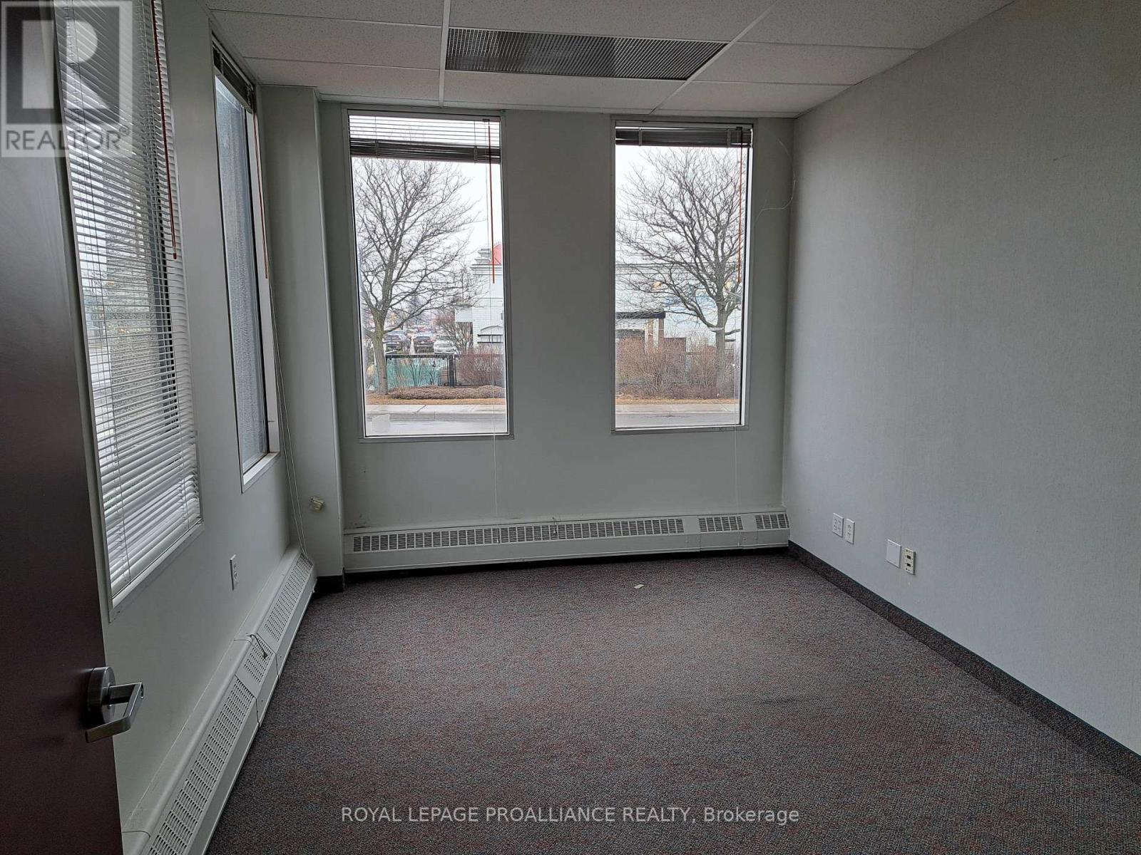2 - 2479 Parkedale Avenue, Brockville, Ontario  K6V 3H2 - Photo 9 - X12263566
