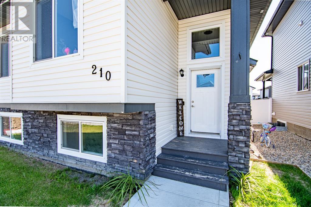 Property at 210 LIVINGSTON Close image 2