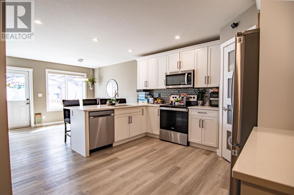 Property at 210 LIVINGSTON Close image 4