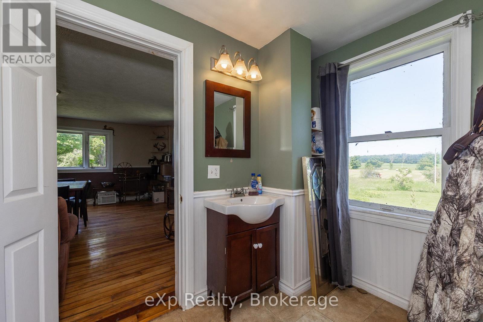 463086 Concession 24, Georgian Bluffs, Ontario  N0H 2T0 - Photo 29 - X12263546