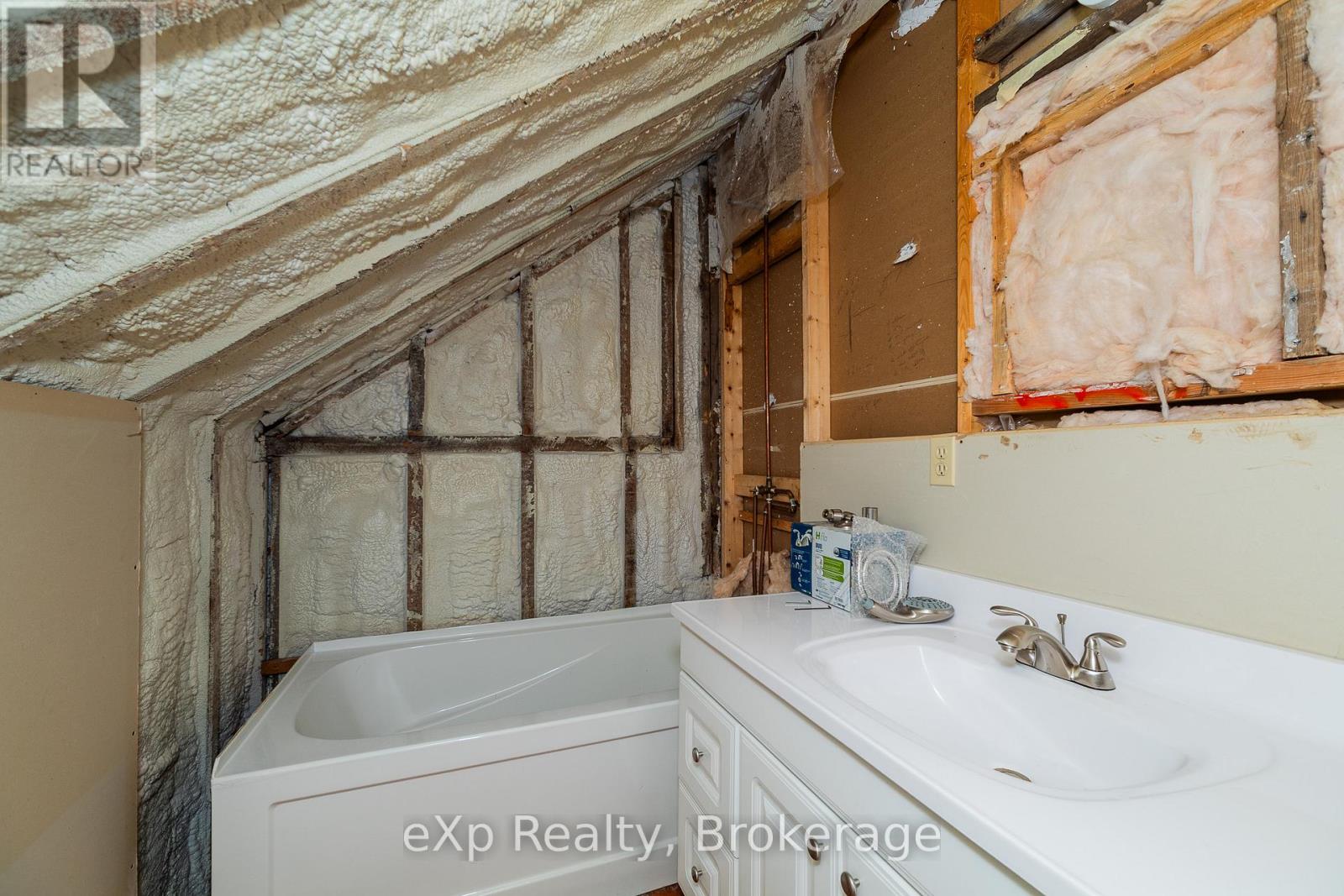 463086 Concession 24, Georgian Bluffs, Ontario  N0H 2T0 - Photo 36 - X12263553