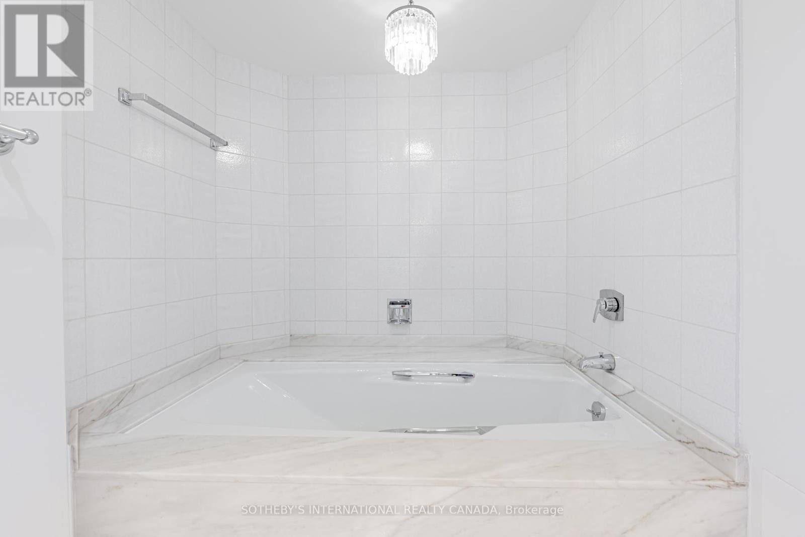 1403 - 240 Heath Street W, Toronto (Forest Hill South), Ontario  M5P 3L5 - Photo 15 - C12263612