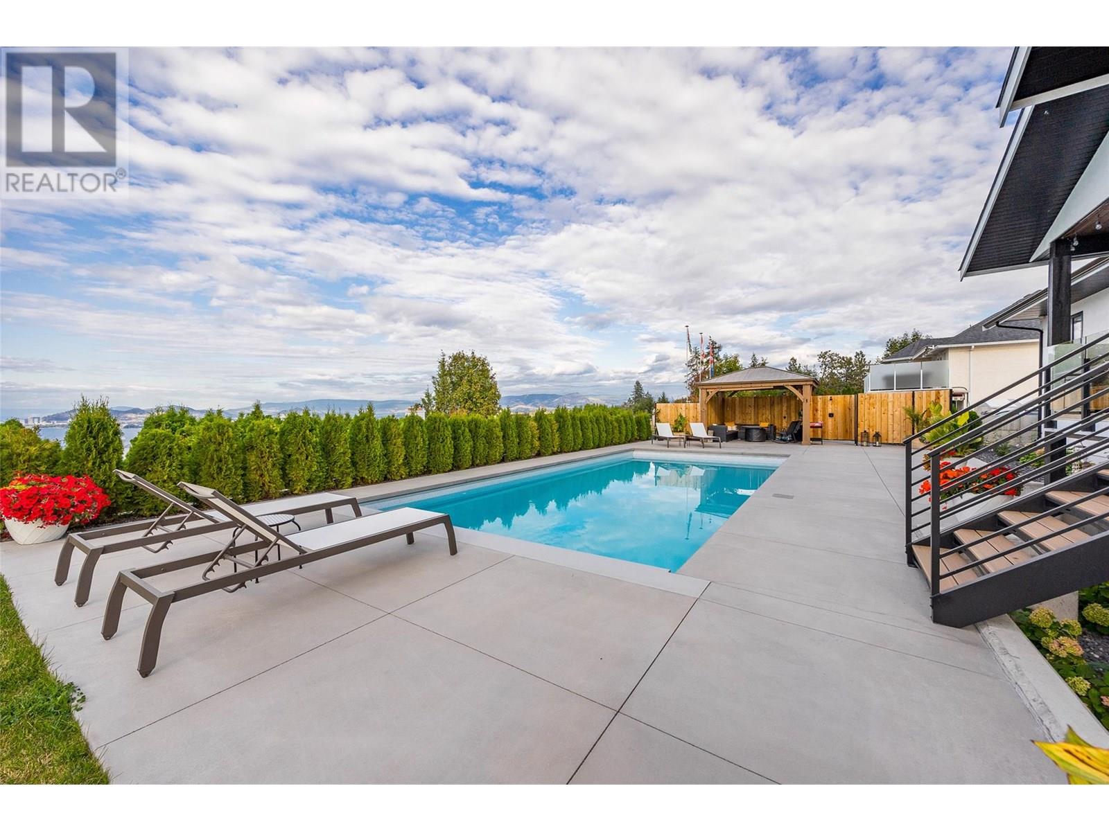 Property at 415 Curlew Drive image 4
