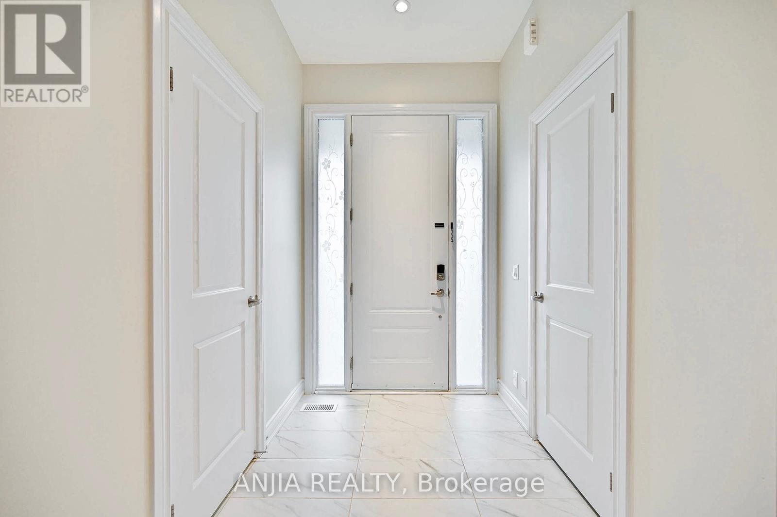 Property at 19 YORK DOWNS BOULEVARD image 2