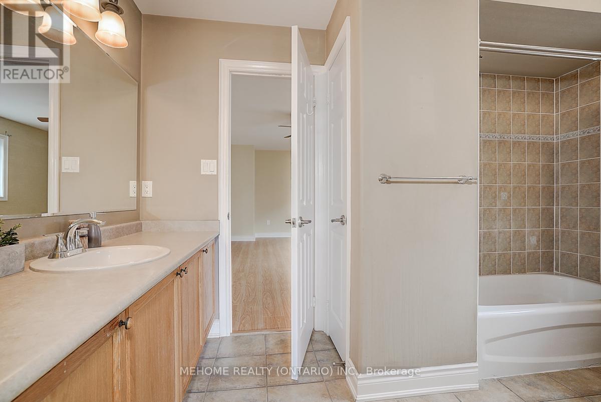 40 Westminster Circle, Barrie, Ontario  L4M 0A5 - Photo 34 - S12263560