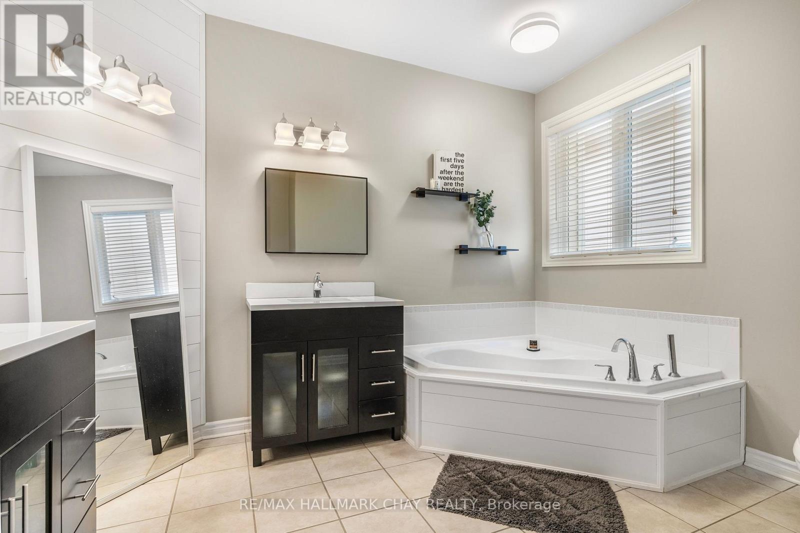 14 Oakmont Avenue, Oro-Medonte, Ontario  L0L 2L0 - Photo 34 - S12263619
