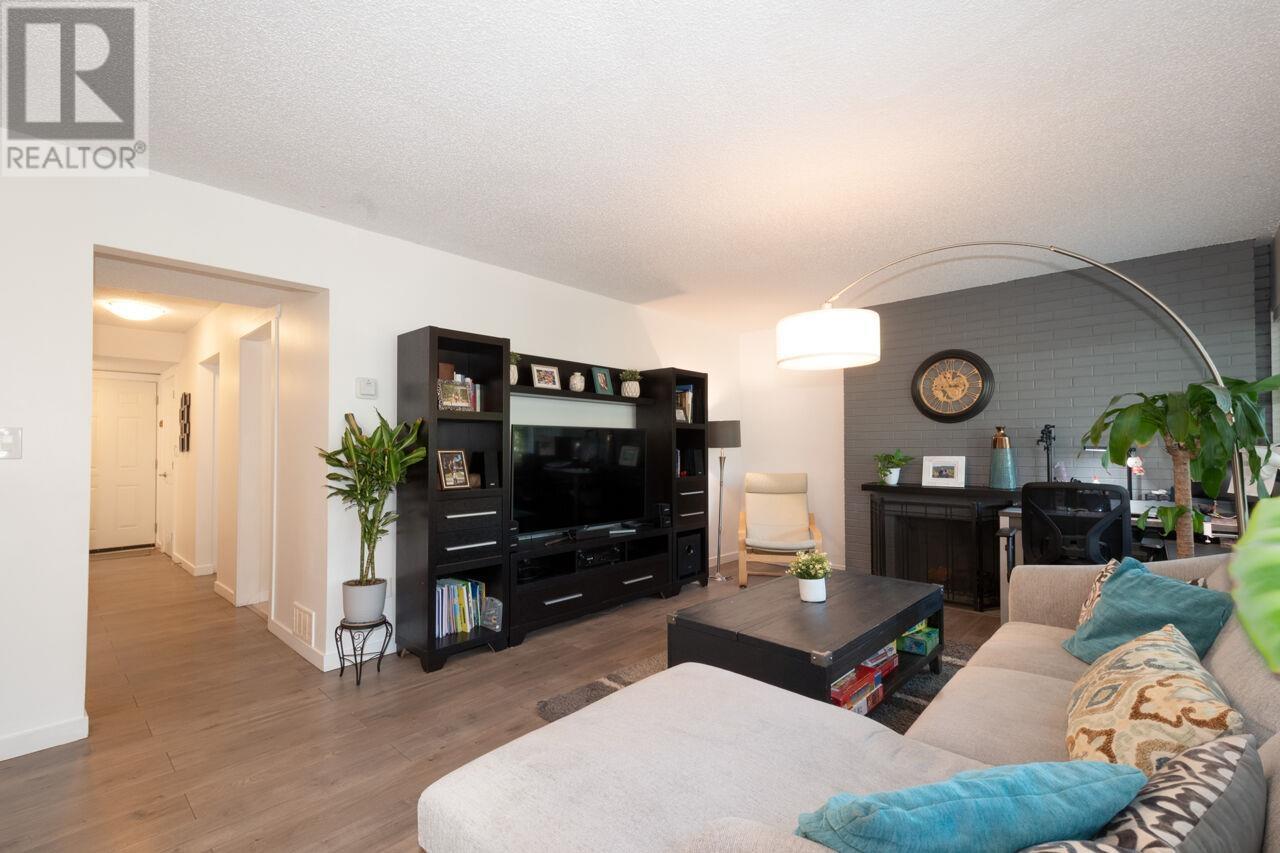 Property at 2765 WESTVIEW DRIVE image 2