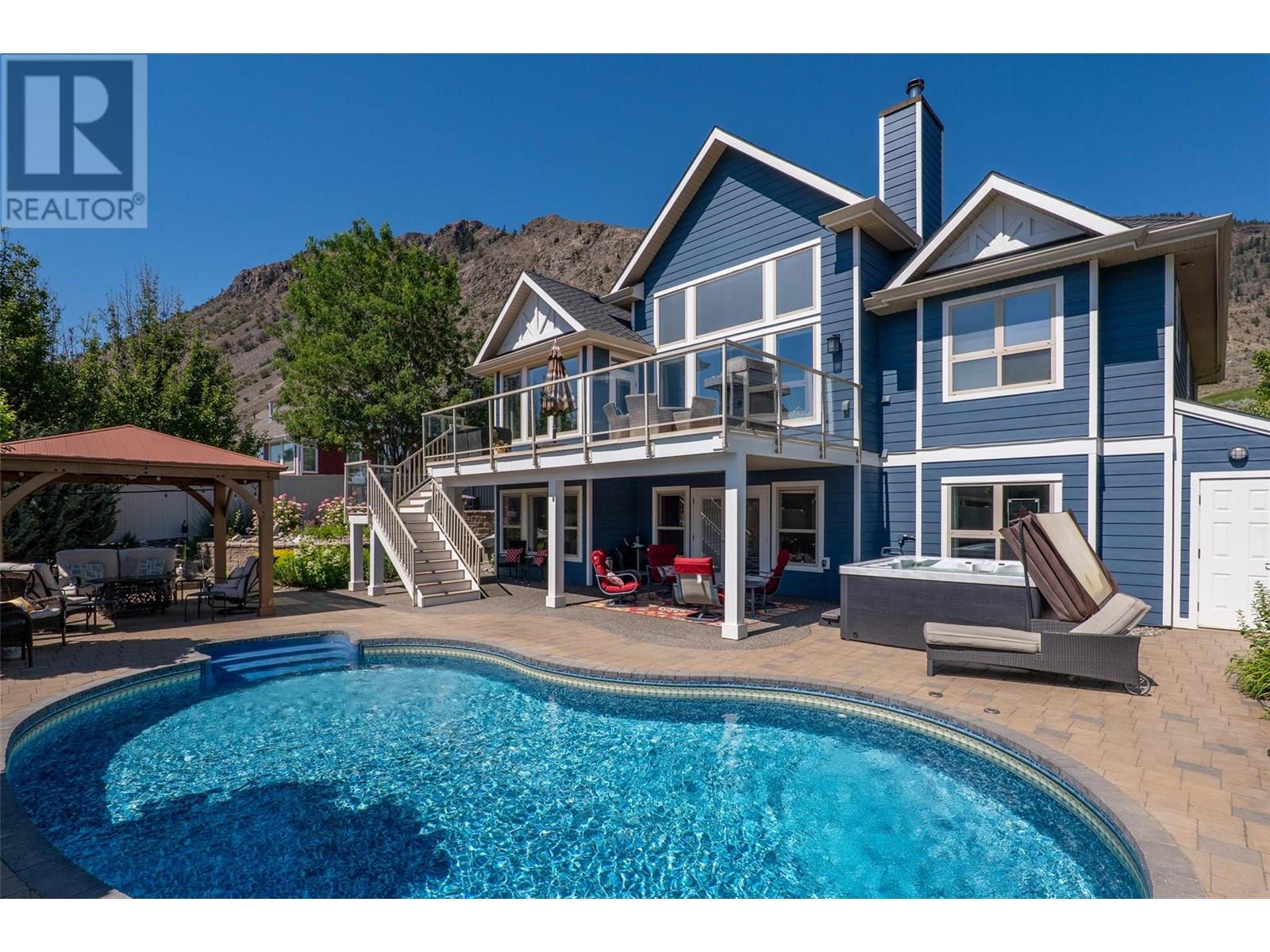 Property at 516 Sun Rivers Drive W image 2