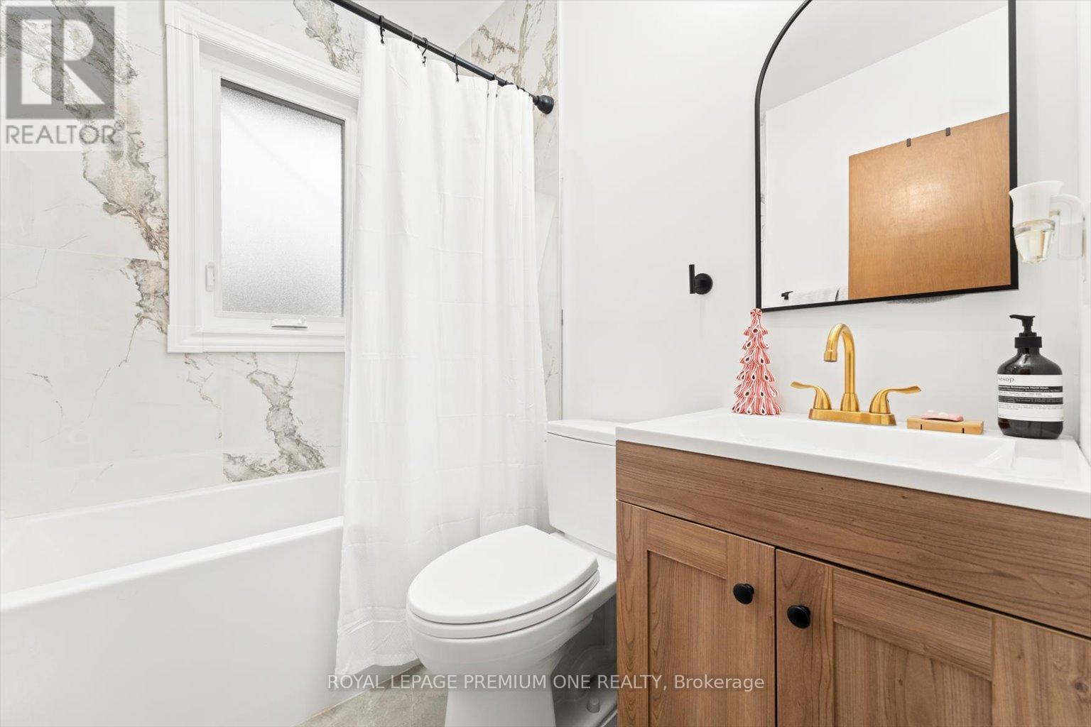 7 North Heights Road, Toronto, Ontario  M9B 2T2 - Photo 14 - W12263341