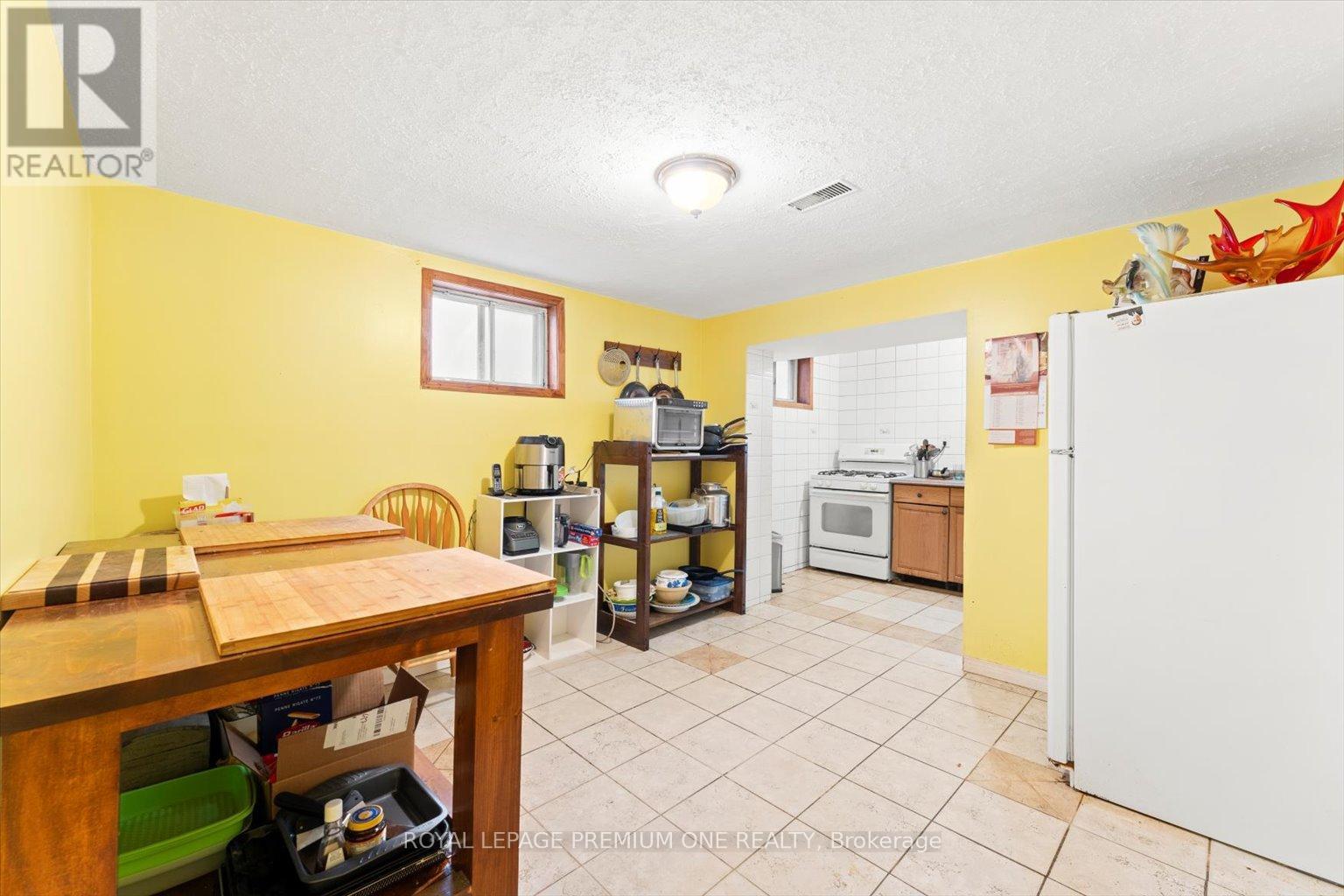 7 North Heights Road, Toronto, Ontario  M9B 2T2 - Photo 20 - W12263341