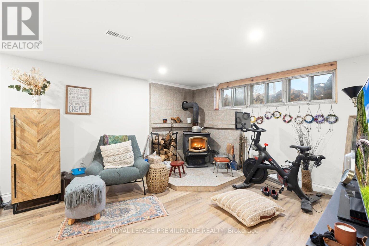 7 North Heights Road, Toronto, Ontario  M9B 2T2 - Photo 16 - W12263341