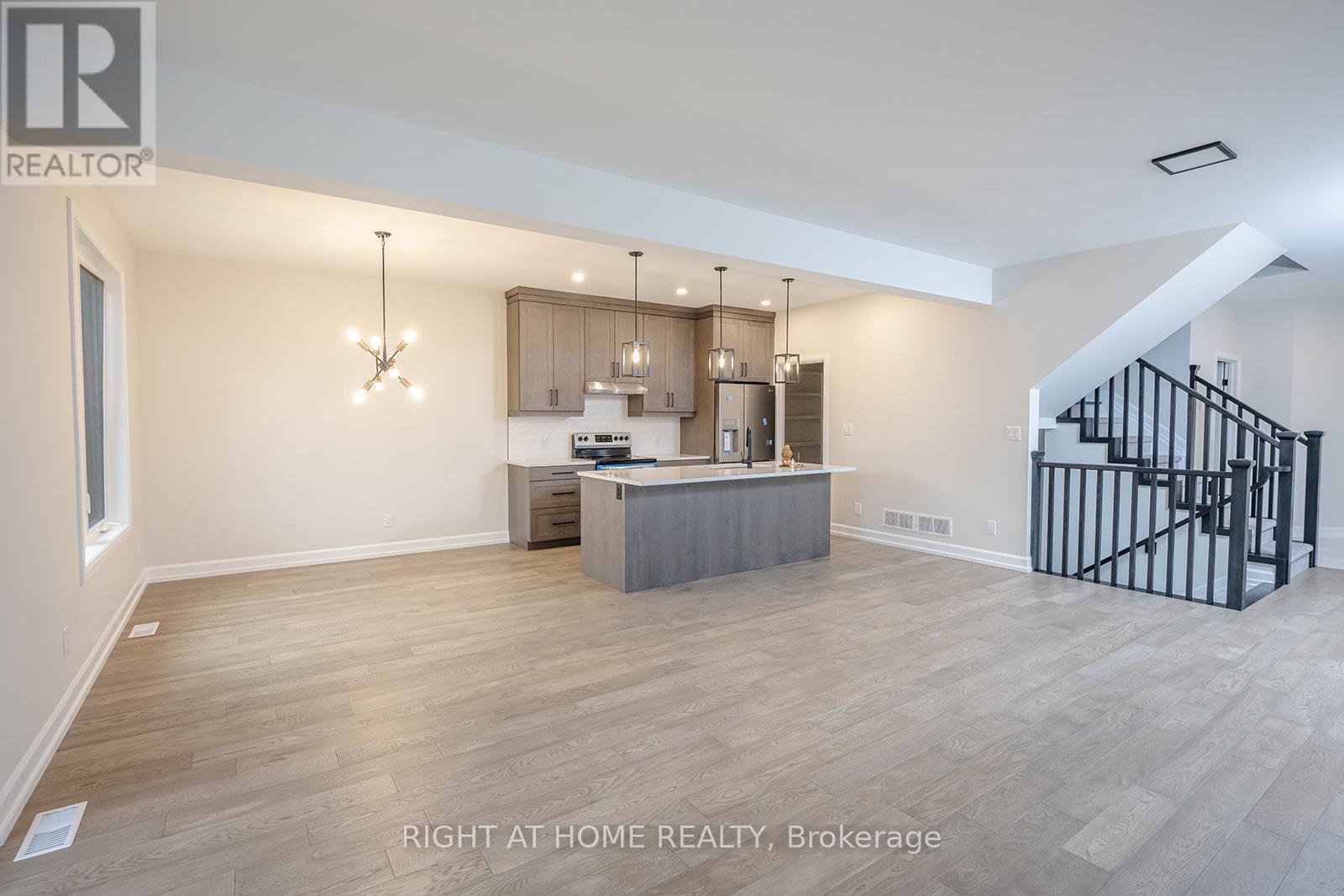 3909 Mitchell Crescent, Fort Erie, Ontario  L0S 1S0 - Photo 6 - X12263600