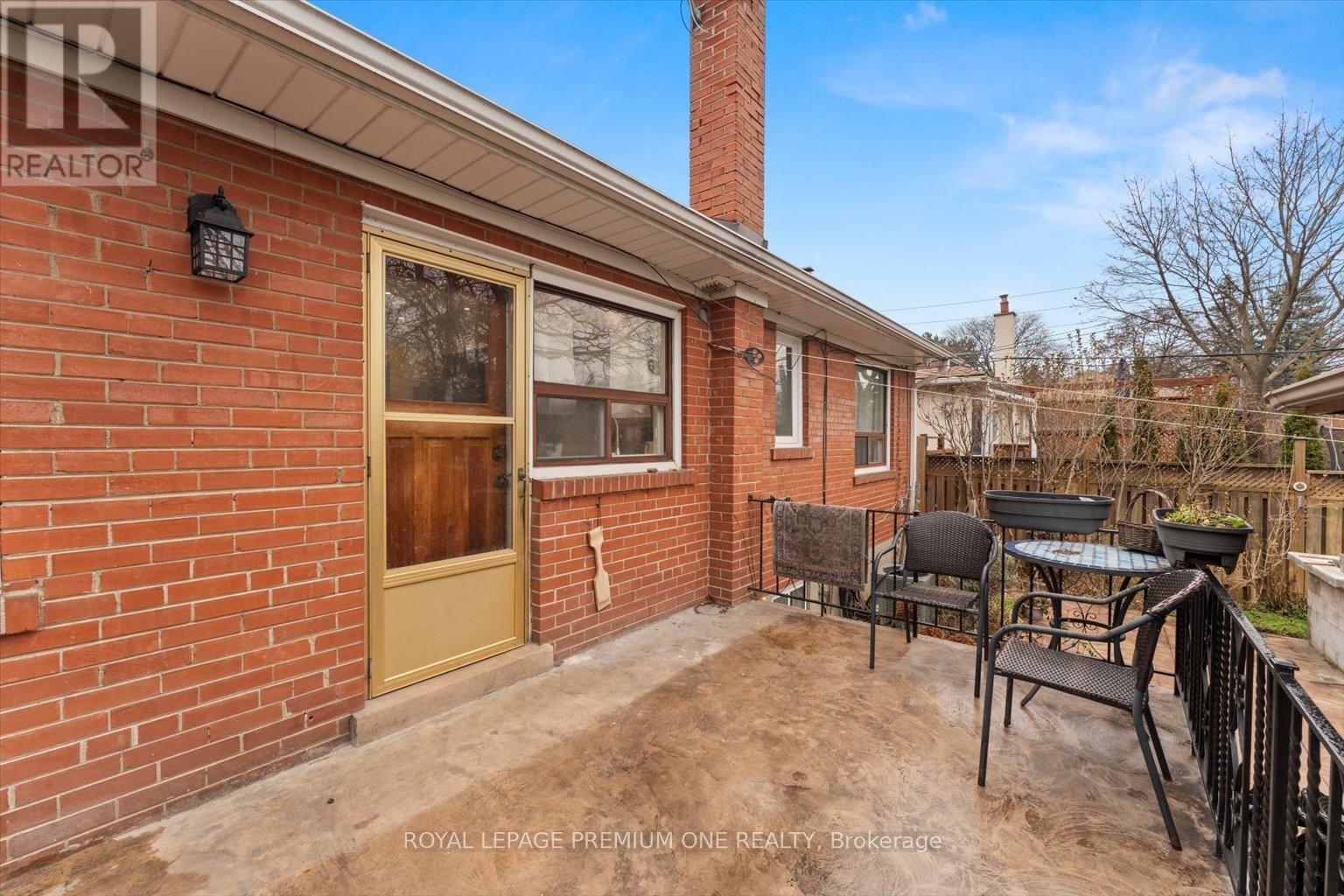 7 North Heights Road, Toronto, Ontario  M9B 2T2 - Photo 29 - W12263341