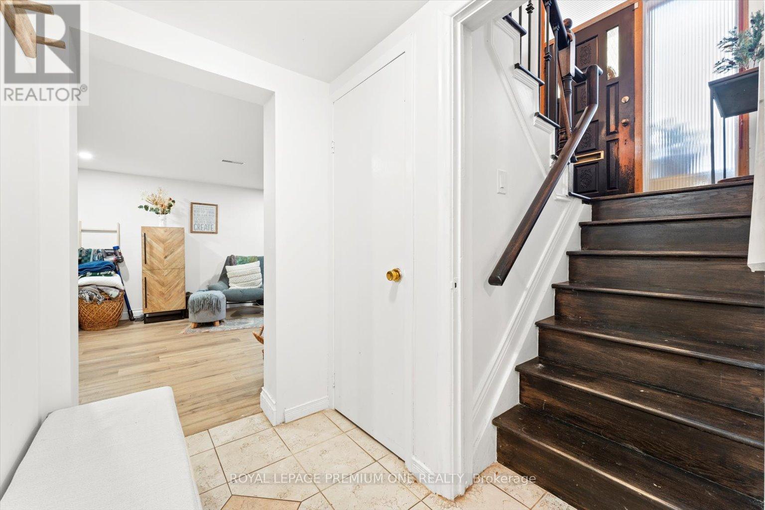 7 North Heights Road, Toronto, Ontario  M9B 2T2 - Photo 19 - W12263341