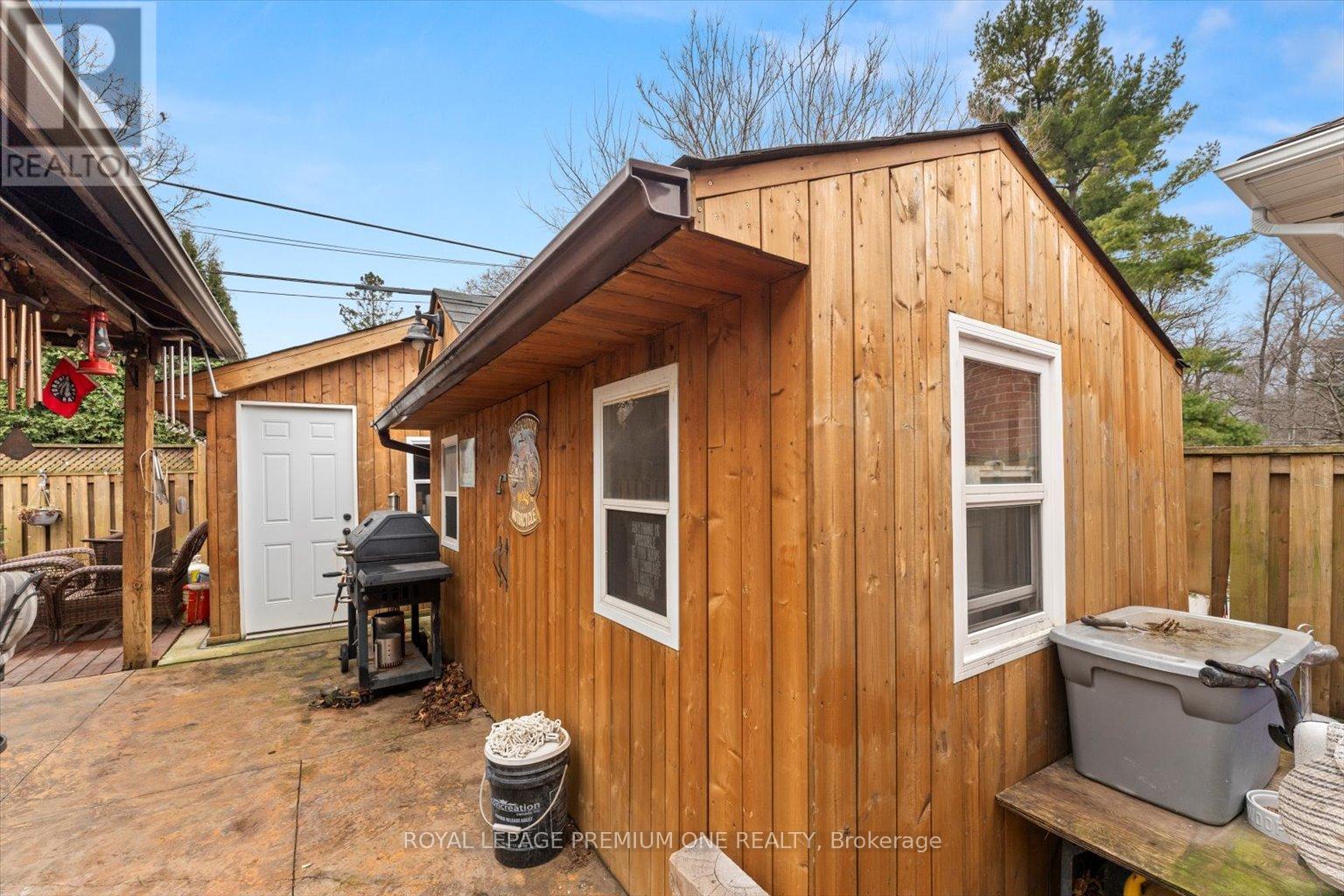 7 North Heights Road, Toronto (Princess-Rosethorn), Ontario  M9B 2T2 - Photo 41 - W12263341