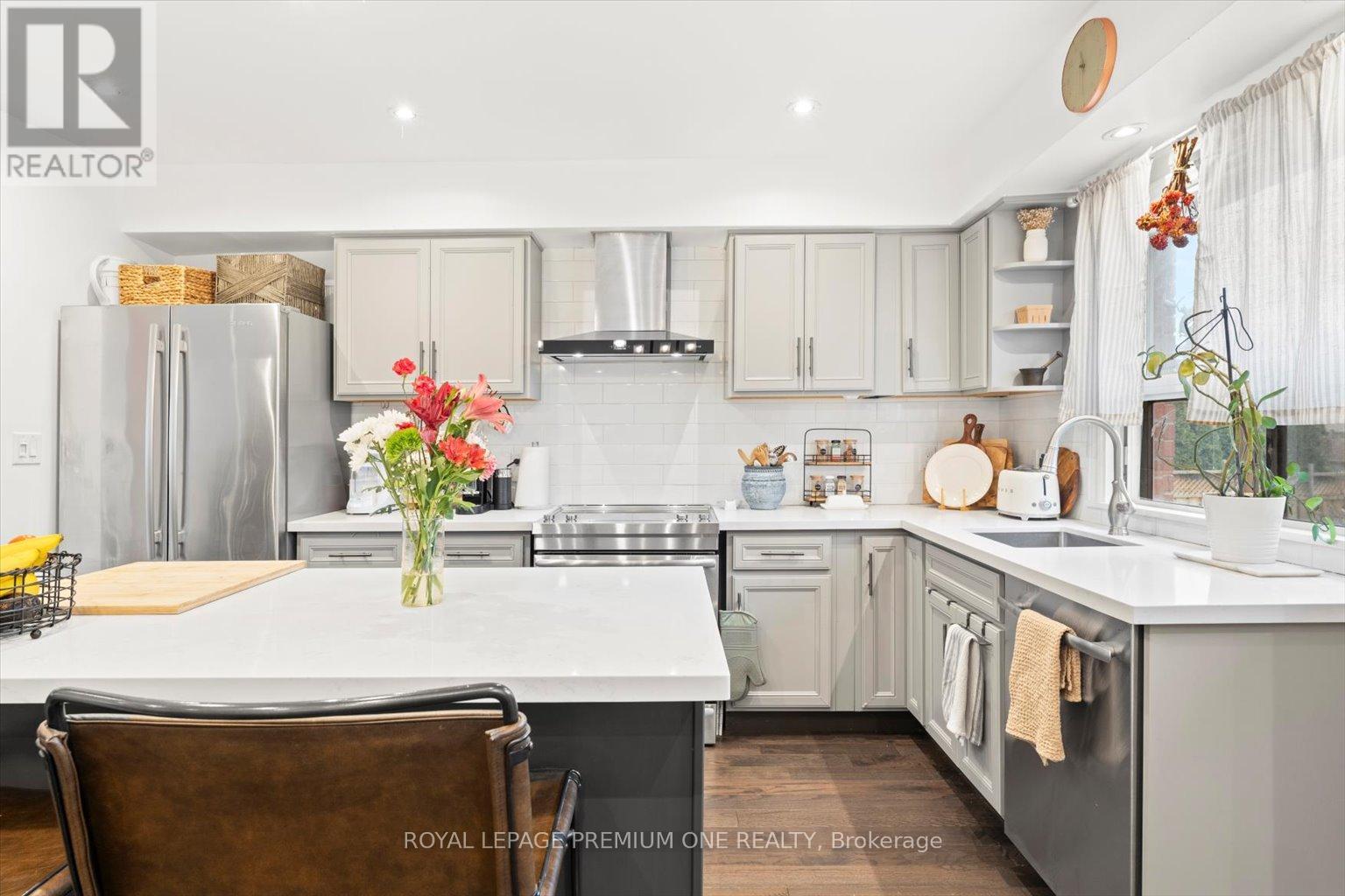 7 North Heights Road, Toronto, Ontario  M9B 2T2 - Photo 6 - W12263341