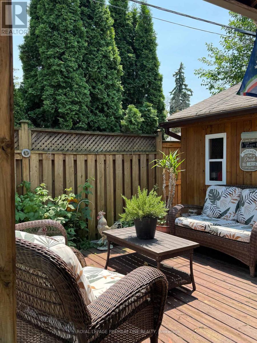 7 North Heights Road, Toronto (Princess-Rosethorn), Ontario  M9B 2T2 - Photo 40 - W12263341