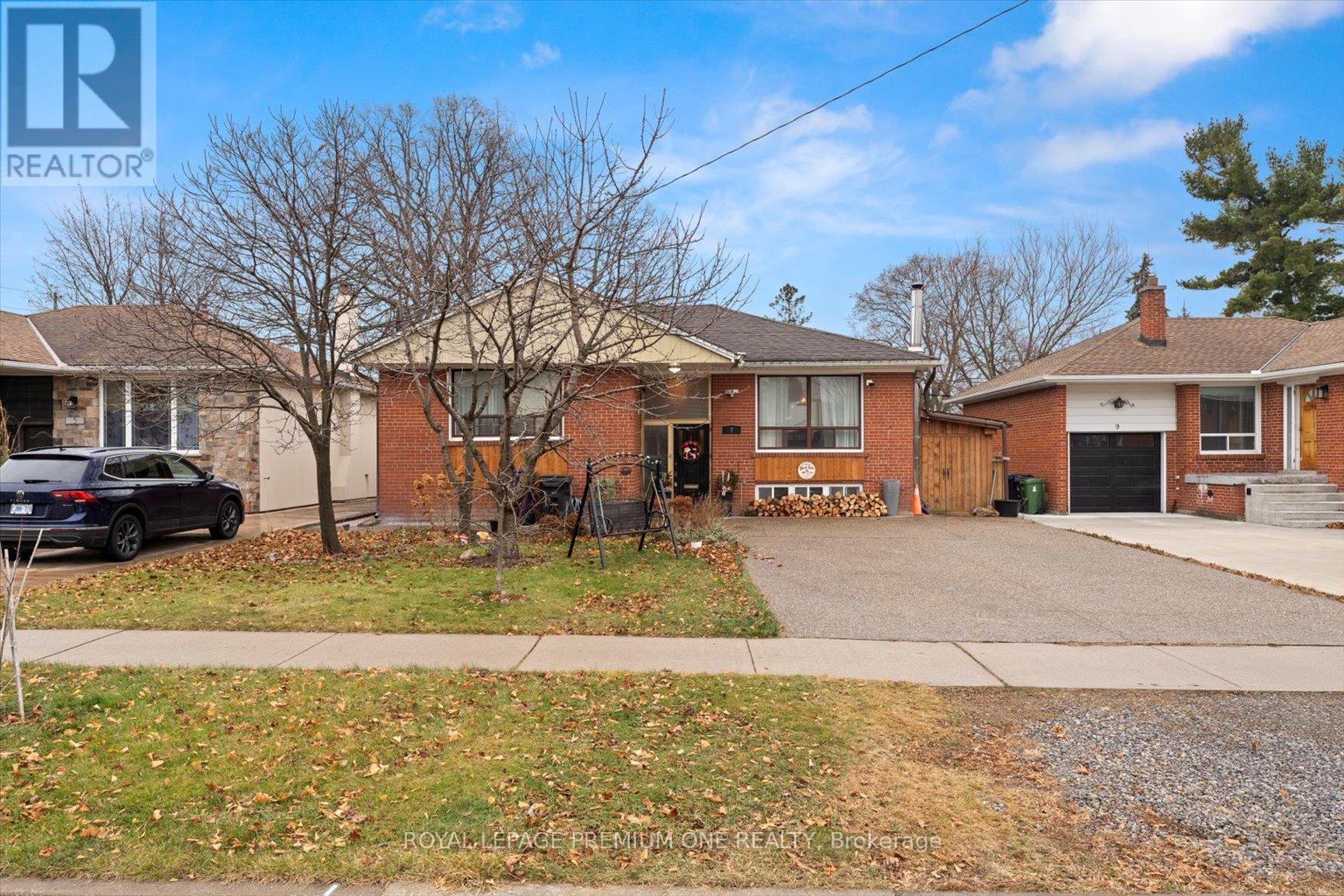 7 North Heights Road, Toronto (Princess-Rosethorn), Ontario  M9B 2T2 - Photo 43 - W12263341