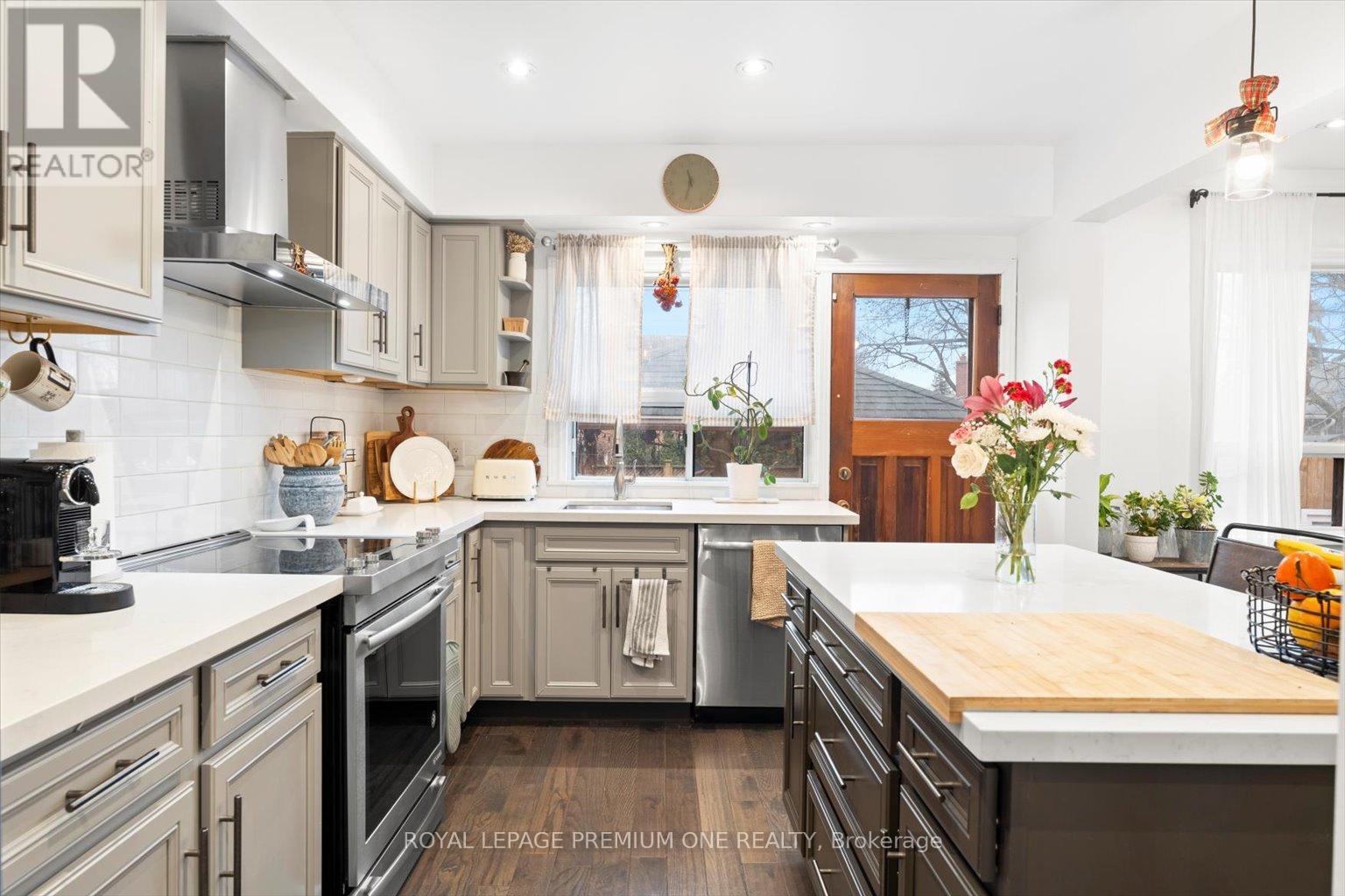 7 North Heights Road, Toronto, Ontario  M9B 2T2 - Photo 9 - W12263341