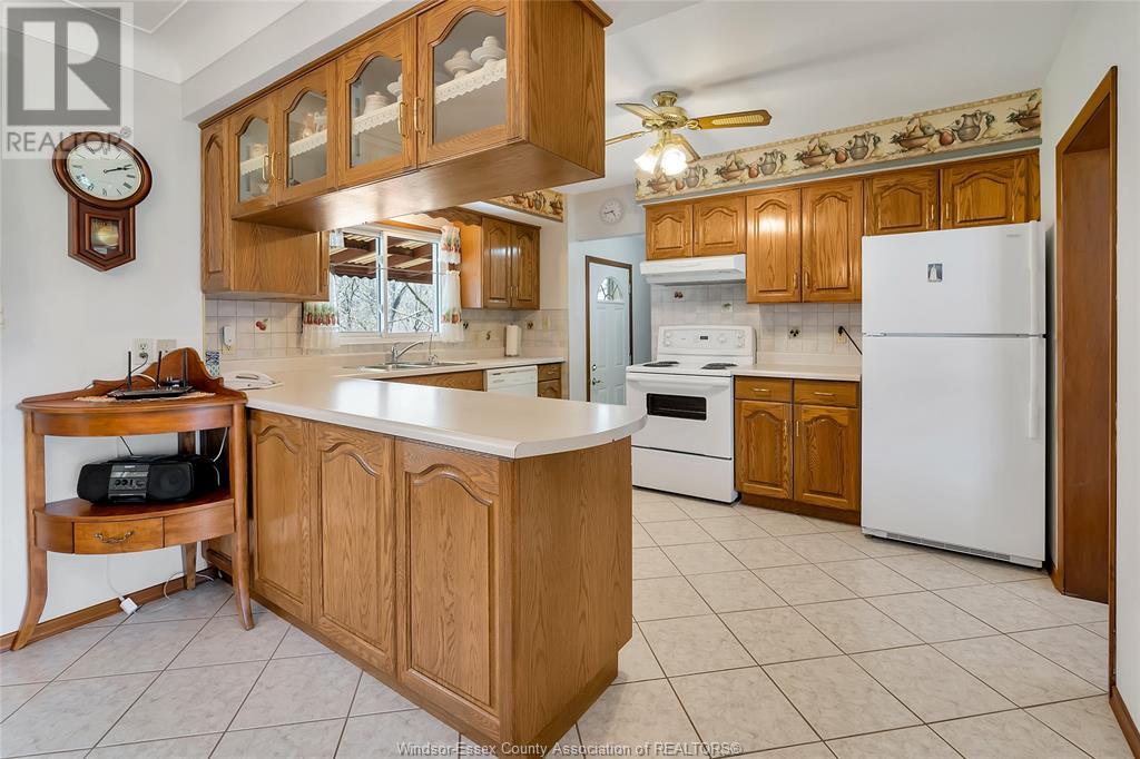 1689 Shawnee, Tecumseh, Ontario  N8N 1S4 - Photo 12 - 25016937