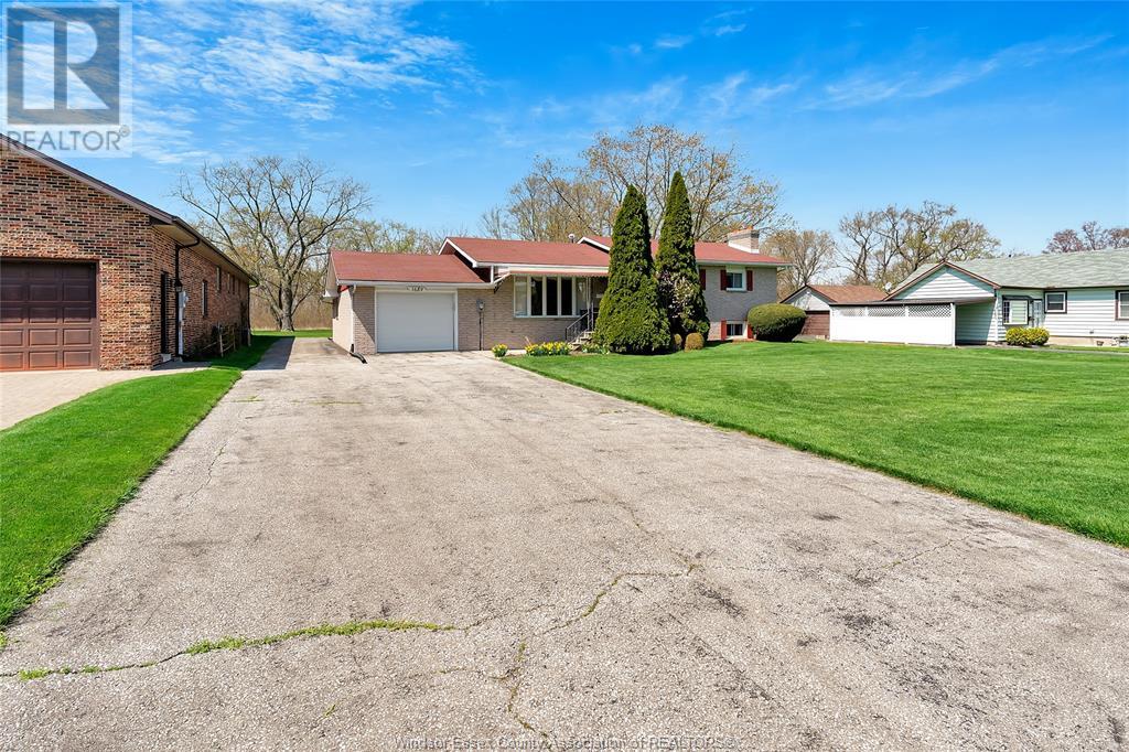 1689 Shawnee, Tecumseh, Ontario  N8N 1S4 - Photo 3 - 25016937