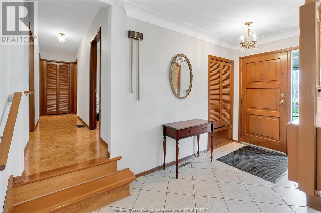 1689 Shawnee, Tecumseh, Ontario  N8N 1S4 - Photo 4 - 25016937