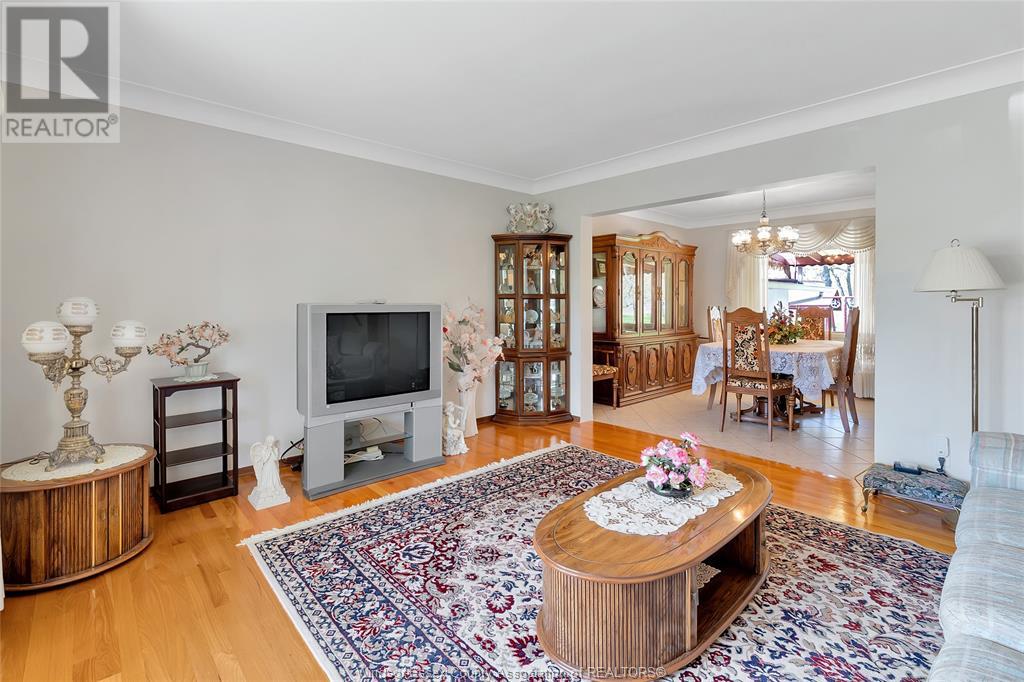 1689 Shawnee, Tecumseh, Ontario  N8N 1S4 - Photo 7 - 25016937