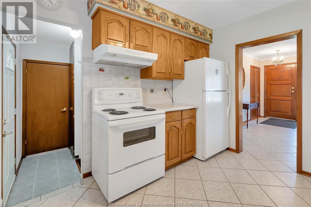 1689 Shawnee, Tecumseh, Ontario  N8N 1S4 - Photo 9 - 25016937