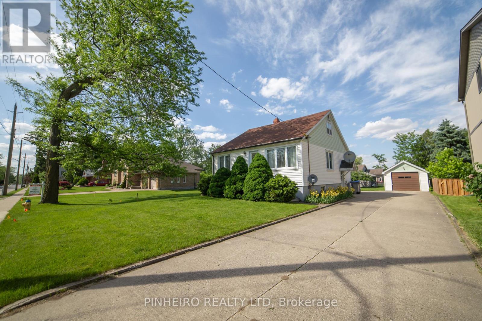 22566 Adelaide Street N, Strathroy-Caradoc (Mount Brydges), Ontario  N0L 1W0 - Photo 1 - X12263869