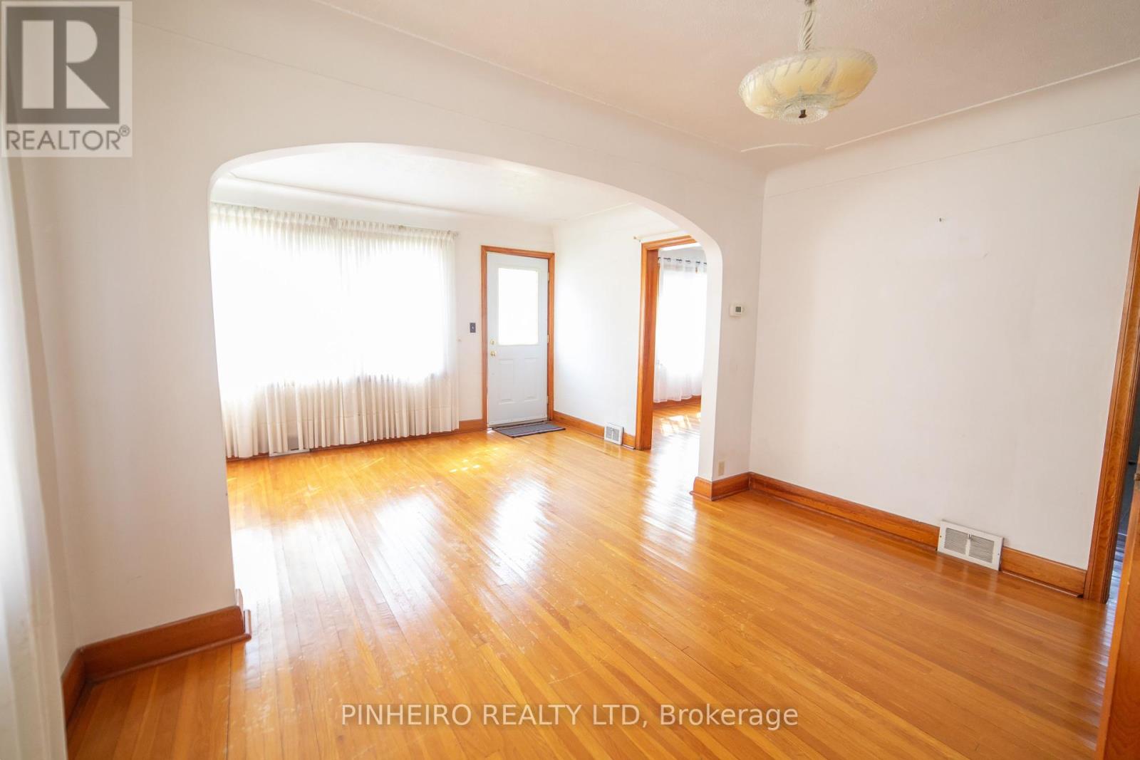 22566 Adelaide Street N, Strathroy-Caradoc (Mount Brydges), Ontario  N0L 1W0 - Photo 10 - X12263869