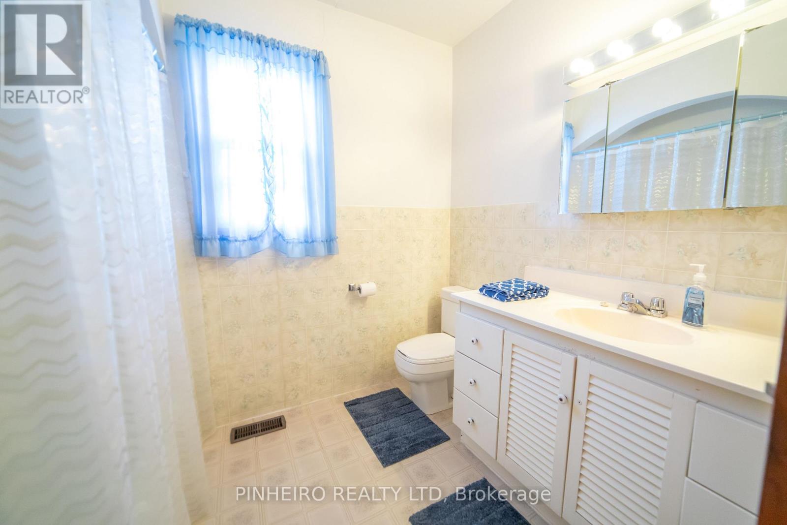 22566 Adelaide Street N, Strathroy-Caradoc (Mount Brydges), Ontario  N0L 1W0 - Photo 14 - X12263869