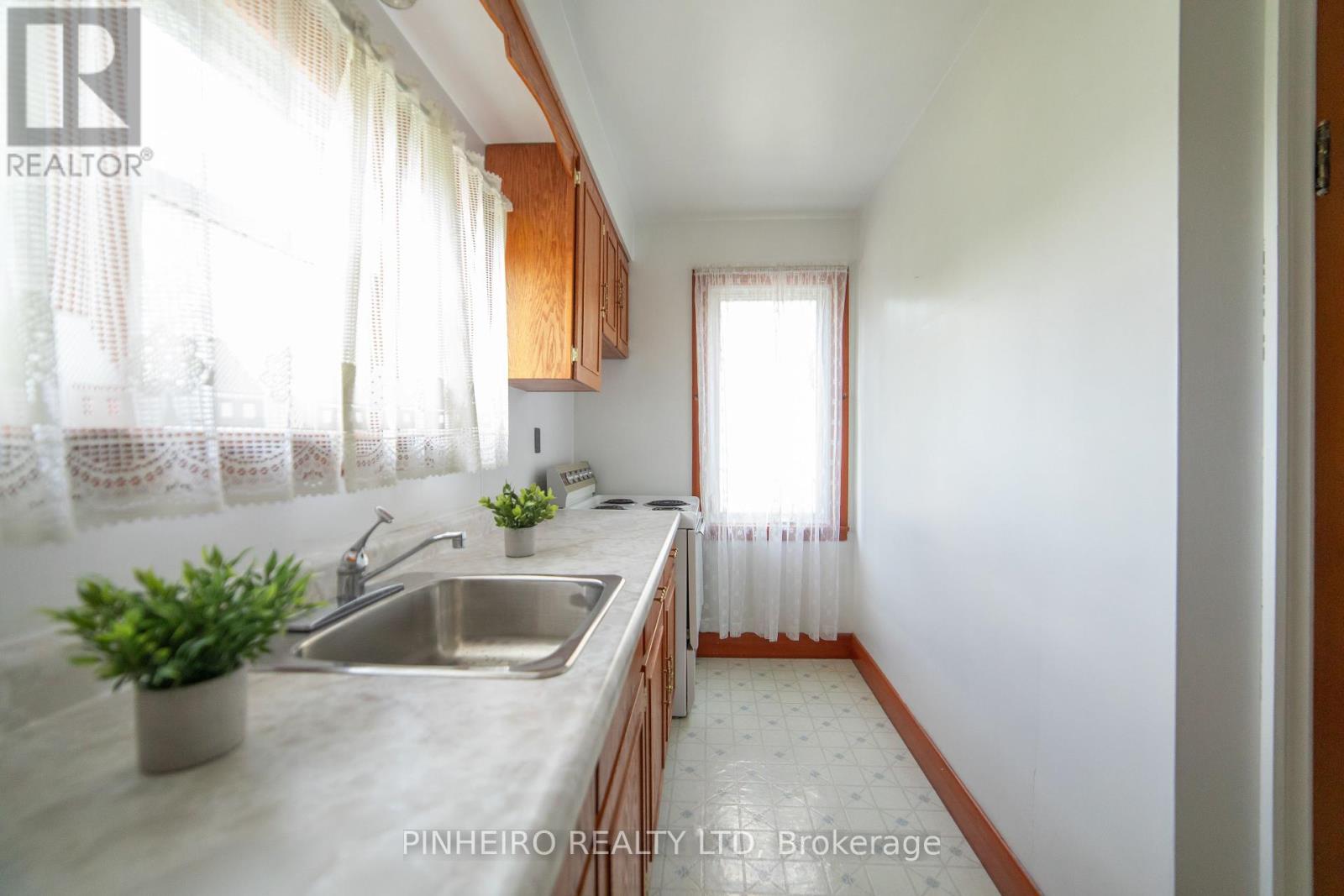 22566 Adelaide Street N, Strathroy-Caradoc (Mount Brydges), Ontario  N0L 1W0 - Photo 16 - X12263869