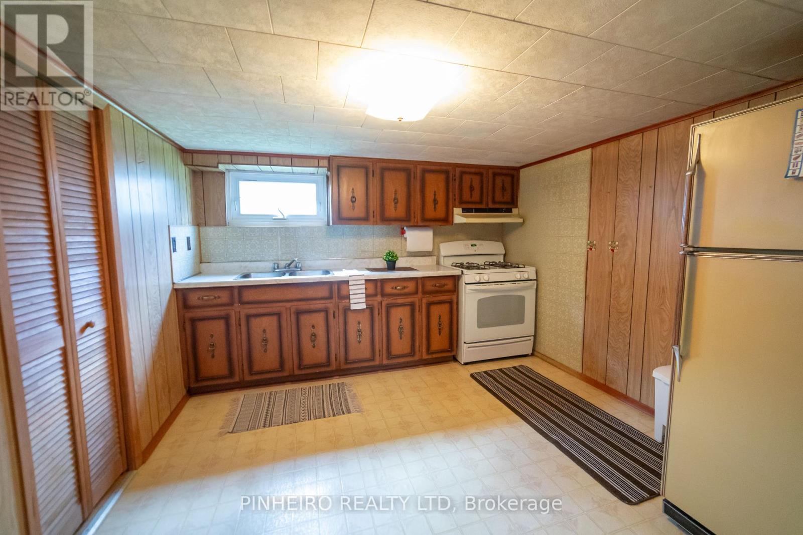 22566 Adelaide Street N, Strathroy-Caradoc (Mount Brydges), Ontario  N0L 1W0 - Photo 18 - X12263869