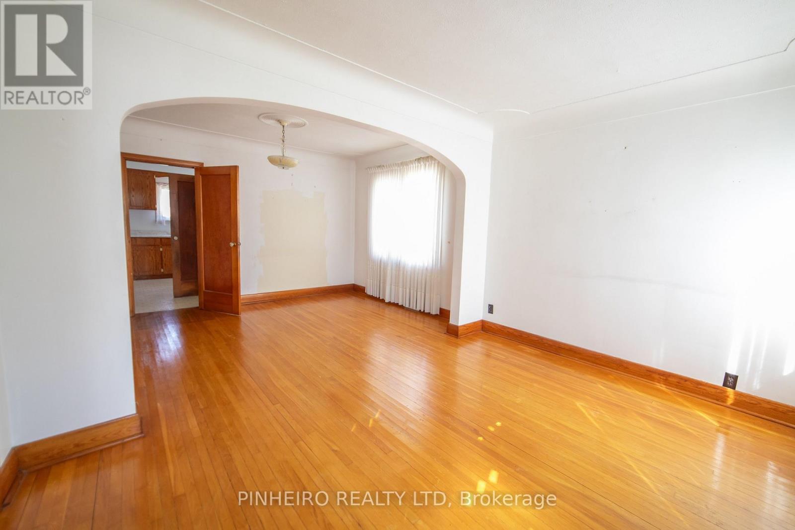 22566 Adelaide Street N, Strathroy-Caradoc (Mount Brydges), Ontario  N0L 1W0 - Photo 9 - X12263869