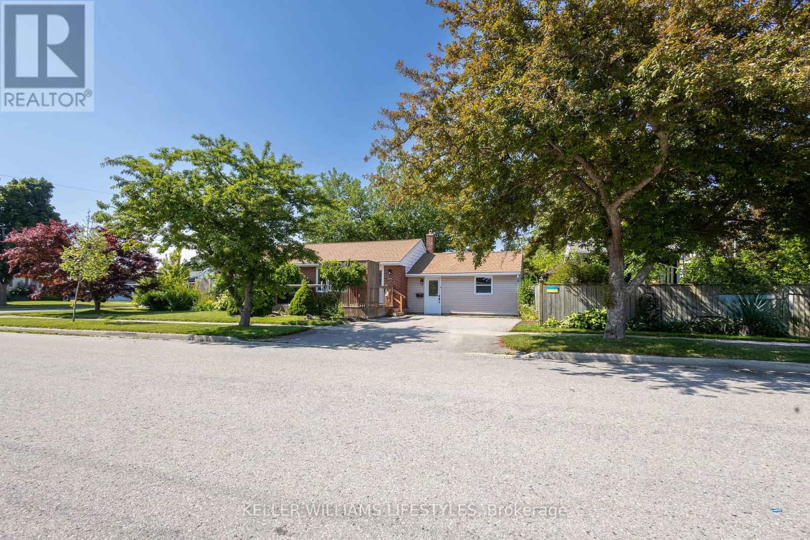188 Cayley Street, Goderich (Goderich (Town)), Ontario  N7A 2A3 - Photo 2 - X12263881