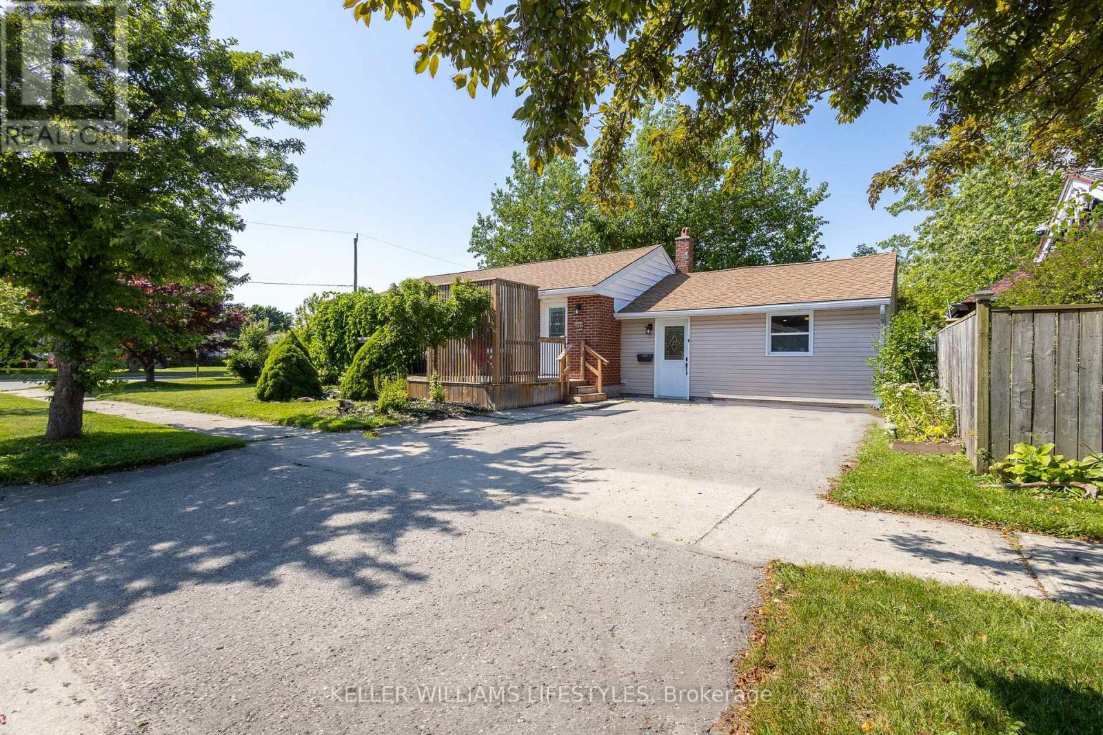 188 Cayley Street, Goderich (Goderich (Town)), Ontario  N7A 2A3 - Photo 3 - X12263881