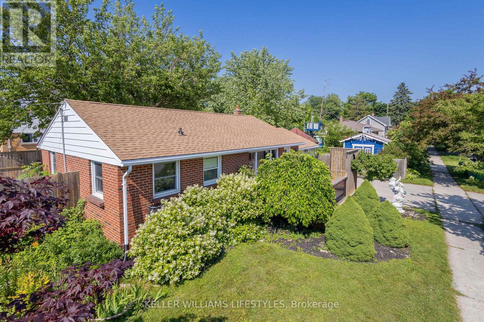 188 Cayley Street, Goderich (Goderich (Town)), Ontario  N7A 2A3 - Photo 4 - X12263881