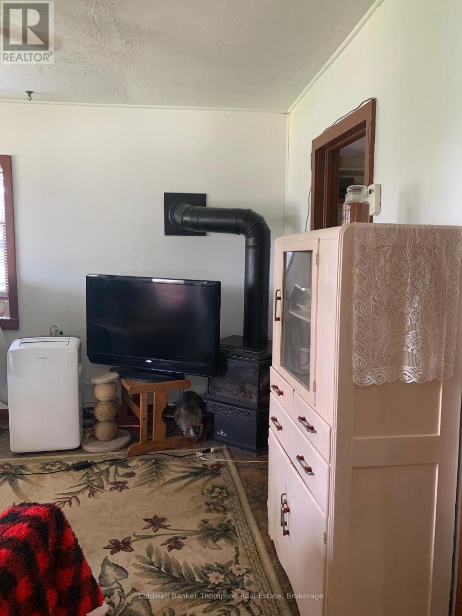 10 George Street, Magnetawan, Ontario  P0A 1P0 - Photo 11 - X12263618